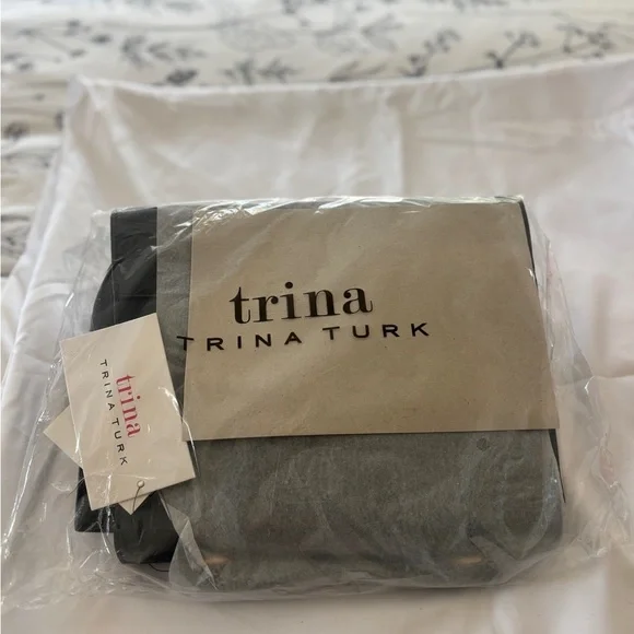 Sleek Sophisticated Trina Turk Black Handbag or Crossbody with Gold Hardware - Picture 11 of 11